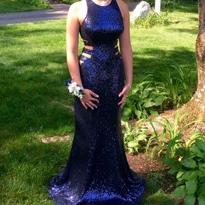 Size 2 Faviana formal dress